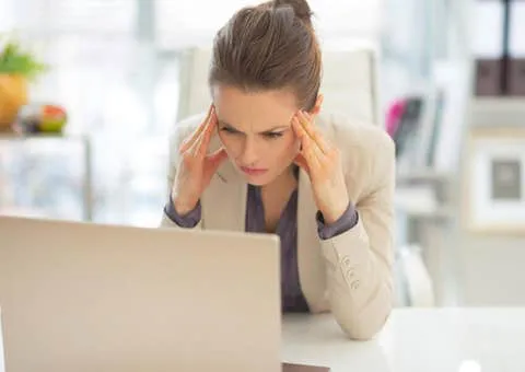 woman_having_headache_4