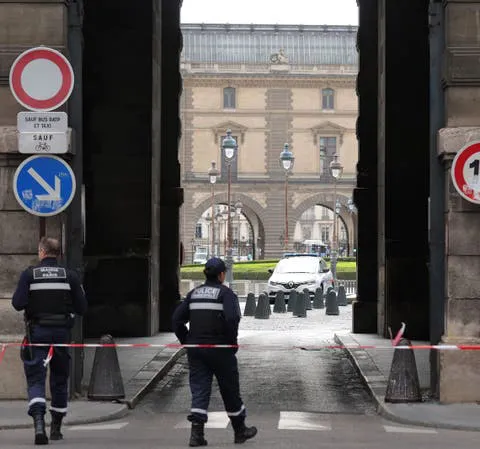 operativo-seguridad-el-museo-del-louvre-luego-la-evacuacion