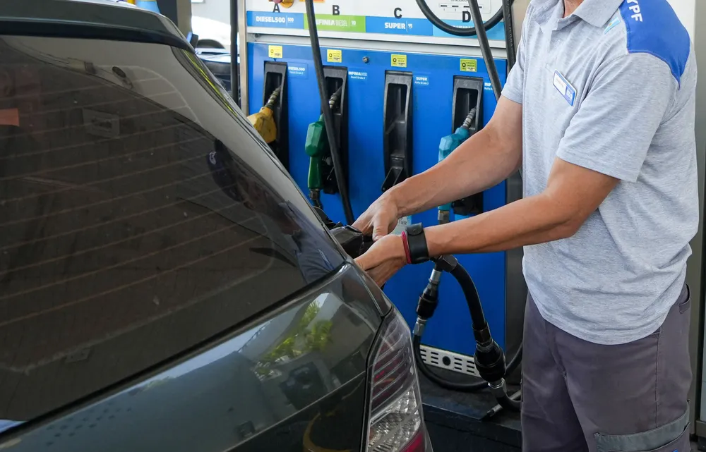 pese-notificarse-incrementos-los-combustibles-la-caida-el-valor-del-petroleo-podria-retrotraer-la-medida